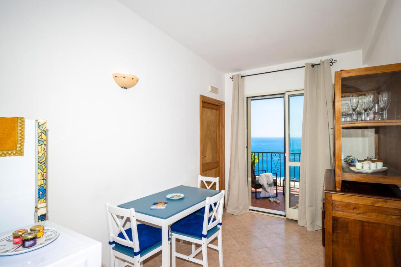 Casa Betty Apartment Позитано Екстериор снимка